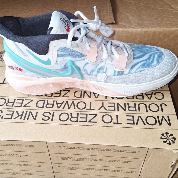 Nike Kyrie GO (GS) photon dust. New with box Size 4.5 - Picture 8 of 9